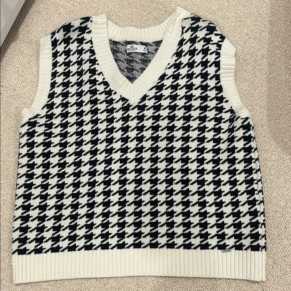 Hollister Black and White Houndstooth Sweater Vest
